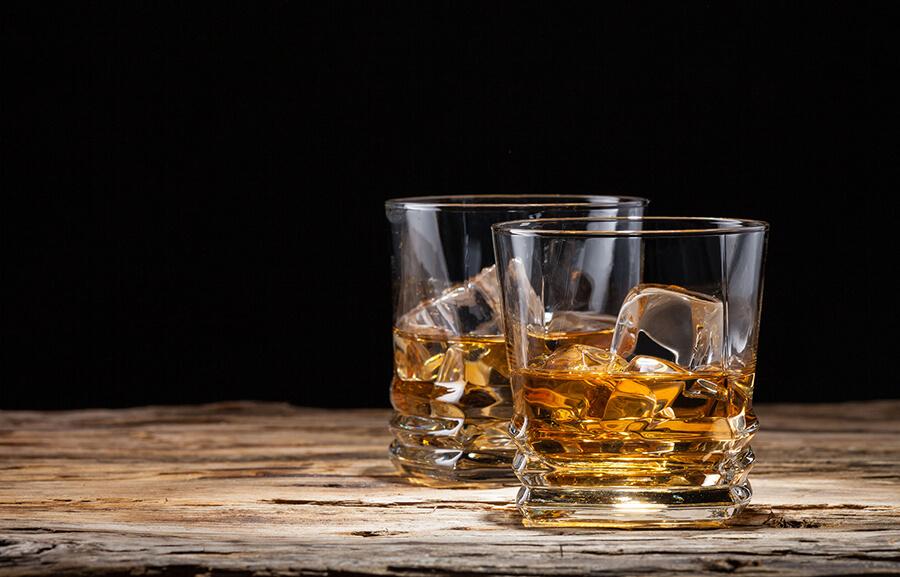 alcool-bicchiere-mezzo-pieno alcool-bicchiere-mezzo-pieno