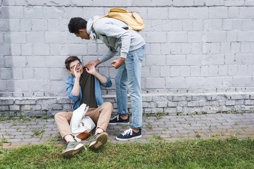 Risse tra adolescenti, all'origine della violenza Risse tra adolescenti, all'origine della violenza